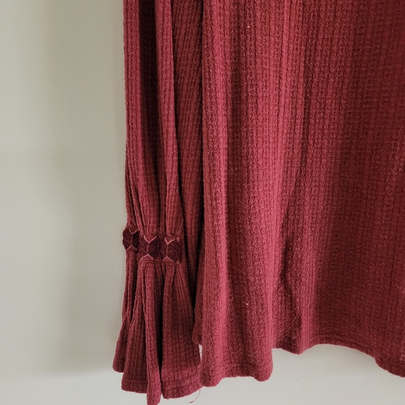 Lucky Brand Embroidered Bell Cuff Sleeve Waffle Knit Top Size 1X - Picture 6 of 12